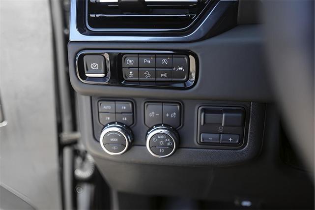 Photo of 2025 Onyx Black GMC Yukon