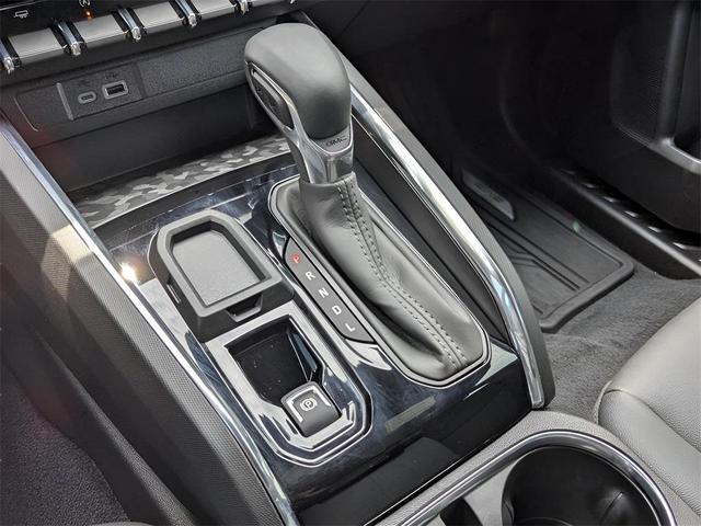 Photo of 2025 Summit White GMC Canyon