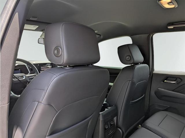 Photo of 2025 Summit White GMC Canyon