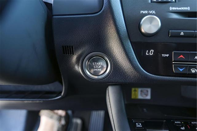 Photo of 2021 White Lexus RX 350L