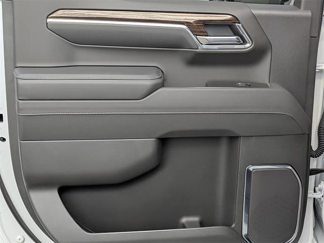Photo of 2025 Summit White GMC Sierra 1500