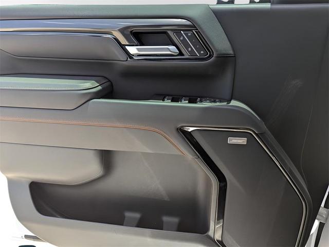 Photo of 2025 Summit White GMC Sierra 2500
