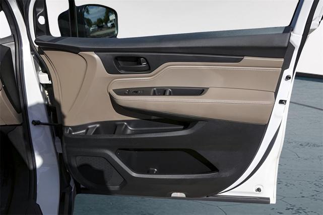 Photo of 2020 White Honda Odyssey