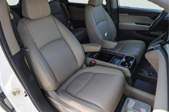 Photo of 2020 White Honda Odyssey
