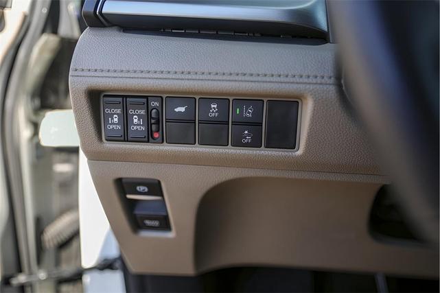 Photo of 2020 White Honda Odyssey