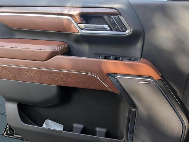Photo of 2025 Onyx Black GMC Sierra 2500