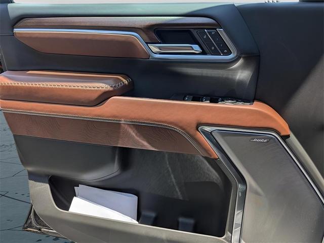 Photo of 2025 Onyx Black GMC Sierra 2500