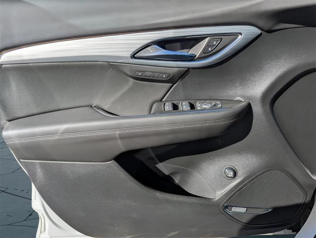 Photo of 2025 White Frost Tri-Coat Buick Envision