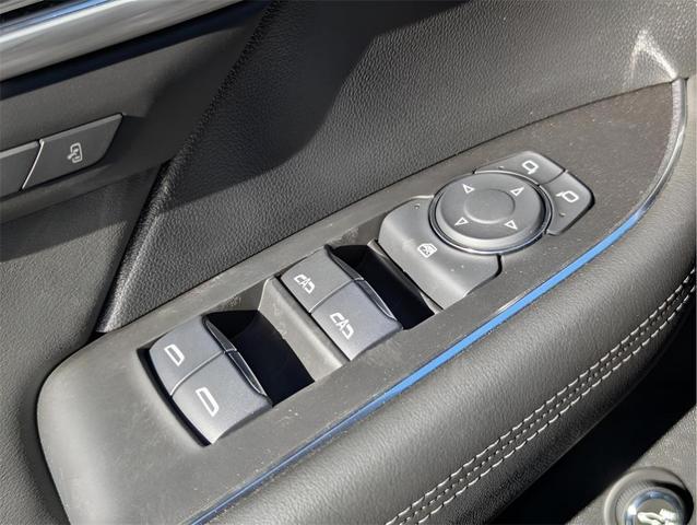Photo of 2025 White Frost Tri-Coat Buick Envision
