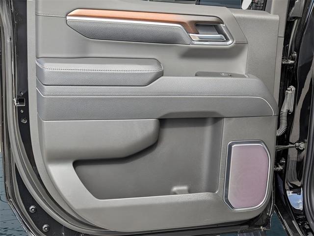 Photo of 2025 Onyx Black GMC Sierra 1500