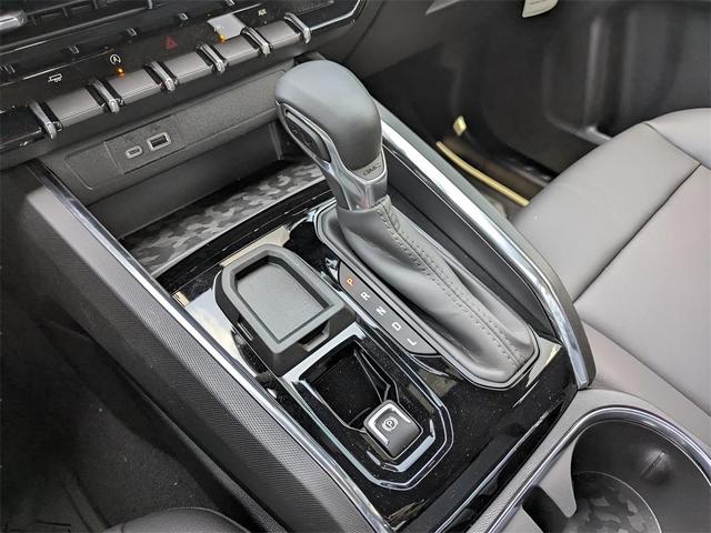 Photo of 2025 Summit White GMC Canyon