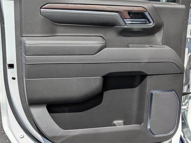 Photo of 2025 Summit White GMC Sierra 1500