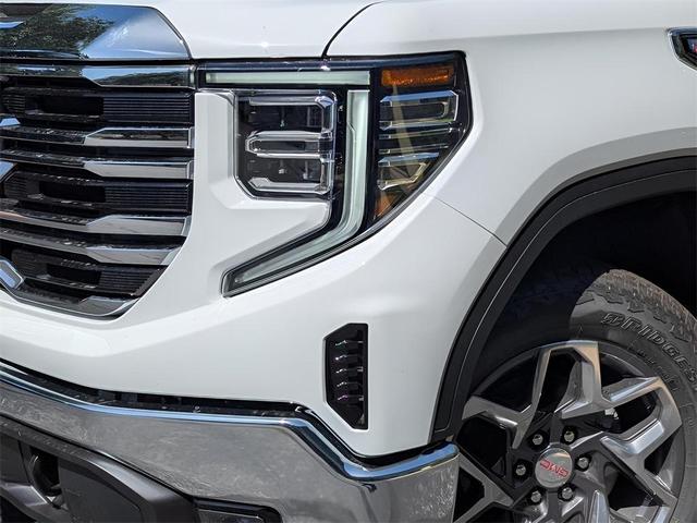 Photo of 2025 Summit White GMC Sierra 1500