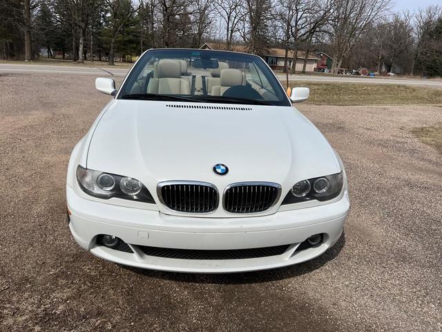 Photo of 2005 Alpine White BMW 325