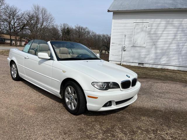 Photo of 2005 Alpine White BMW 325
