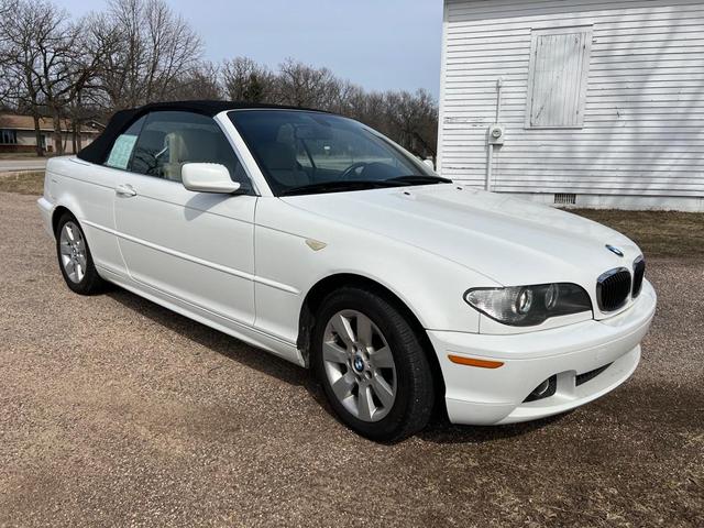 Photo of 2005 Alpine White BMW 325