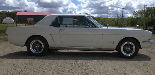 Photo of 1965 WHITE Ford Mustang