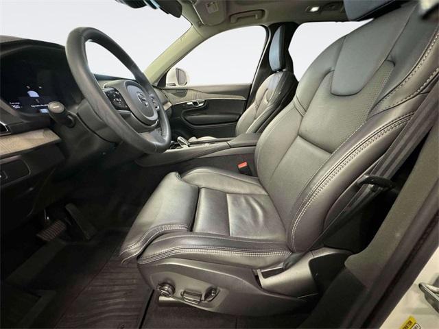 Photo of 2023 Crystal White Metallic Volvo XC90