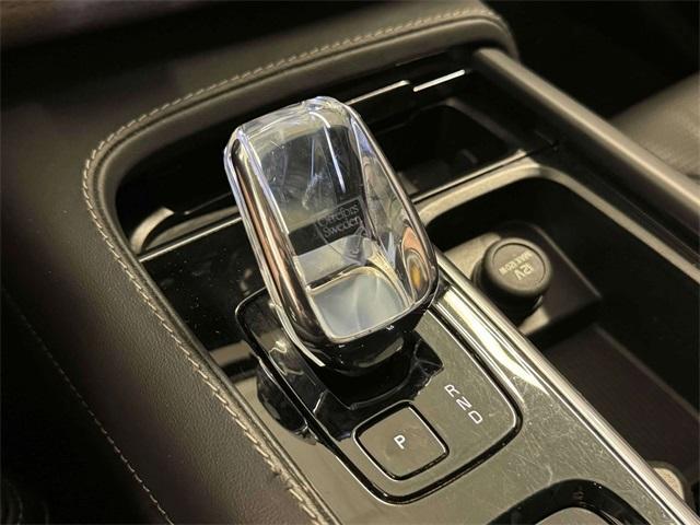 Photo of 2023 Crystal White Metallic Volvo XC90