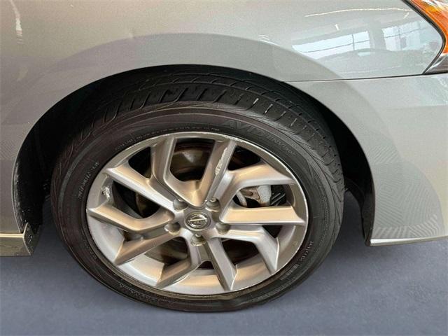 Photo of 2014 Magnetic Gray Nissan Sentra