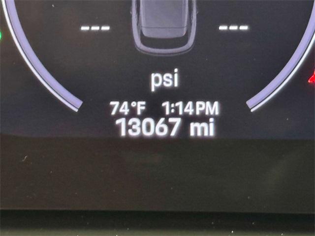Photo of 2024 White Porsche Cayenne