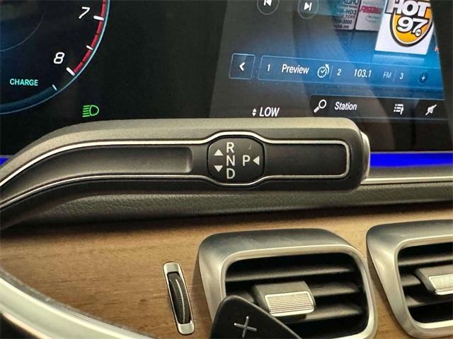 Photo of 2023 Polar White Mercedes-Benz GLS 450