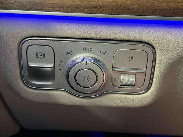 Photo of 2023 Polar White Mercedes-Benz GLS 450