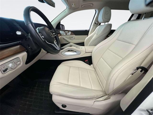 Photo of 2023 Polar White Mercedes-Benz GLS 450