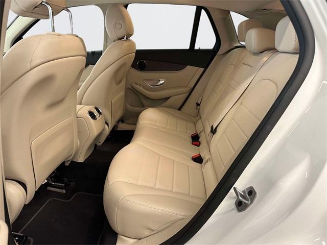 Photo of 2022 Polar White Mercedes-Benz GLC 300