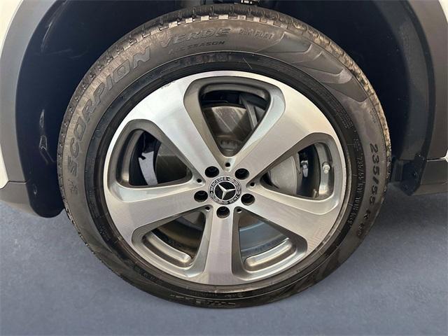 Photo of 2022 Polar White Mercedes-Benz GLC 300