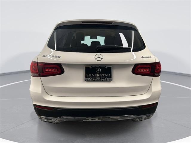 Photo of 2022 Polar White Mercedes-Benz GLC 300