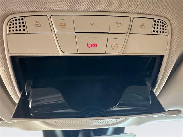 Photo of 2022 Polar White Mercedes-Benz GLC 300