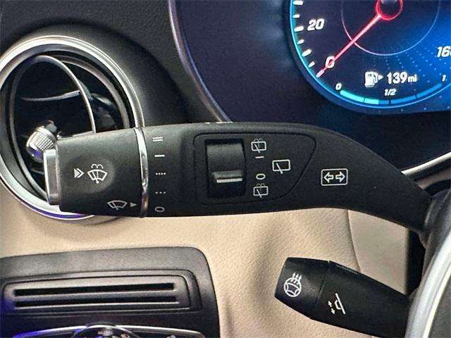 Photo of 2022 Polar White Mercedes-Benz GLC 300