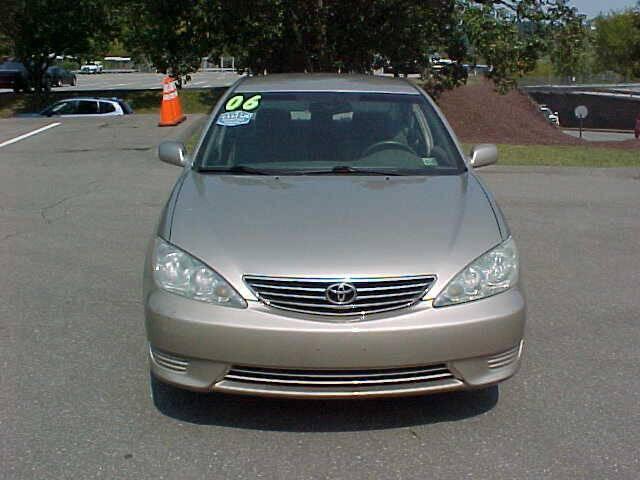 Photo of 2006 Champagne Toyota Camry
