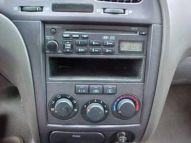 Photo of 2005 Tan Hyundai ELANTRA