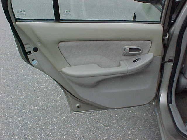 Photo of 2005 Tan Hyundai ELANTRA