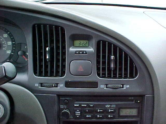 Photo of 2005 Tan Hyundai ELANTRA