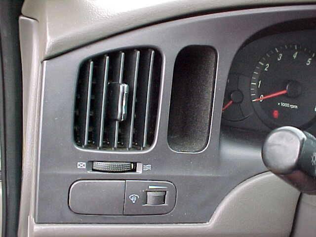 Photo of 2005 Tan Hyundai ELANTRA