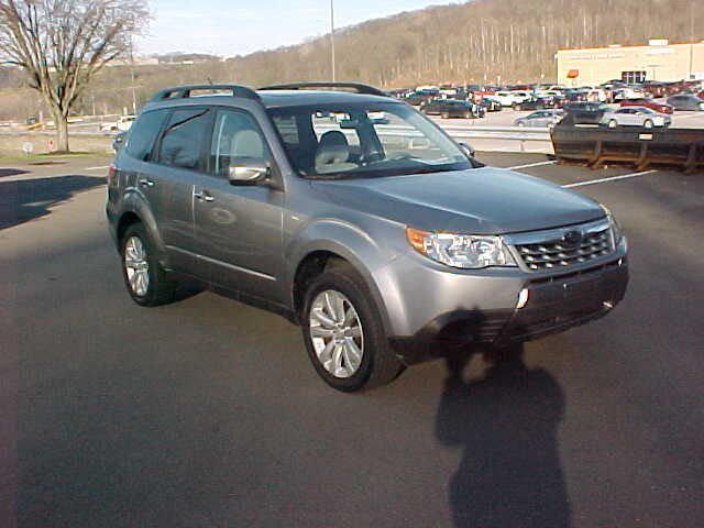 Photo of 2011 Gray Subaru Forester