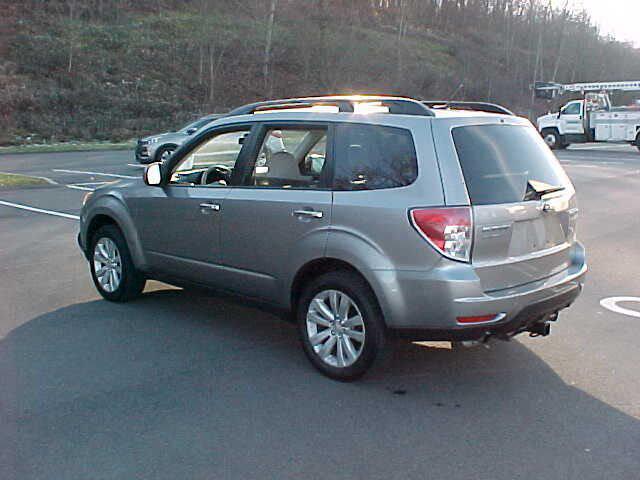 Photo of 2011 Gray Subaru Forester
