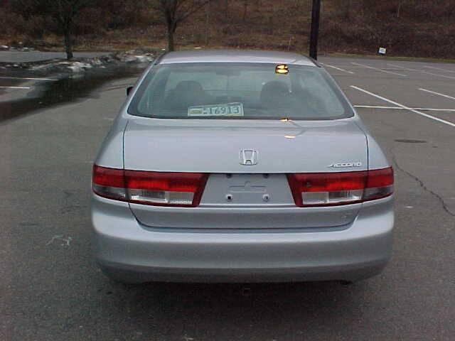 Photo of 2004 Silver Honda Accord