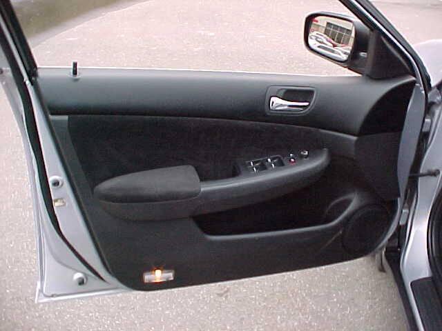 Photo of 2004 Silver Honda Accord