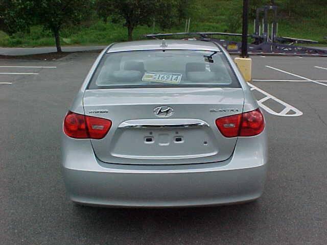 Photo of 2010 Silver Hyundai ELANTRA