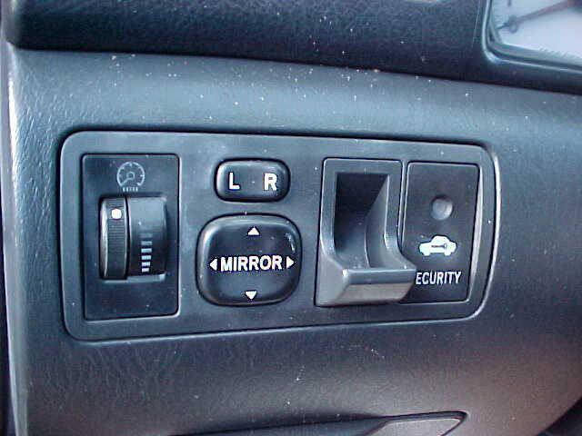 Photo of 2007 White Toyota Corolla