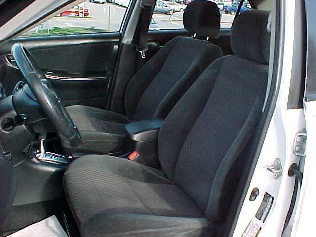 Photo of 2007 White Toyota Corolla