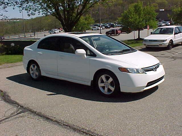 Photo of 2007 White Honda Civic