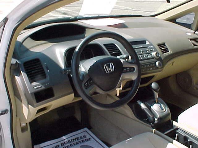 Photo of 2007 White Honda Civic