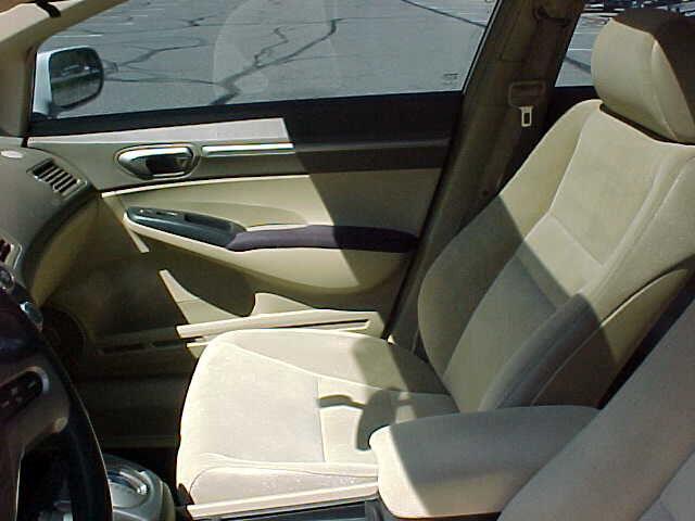 Photo of 2007 White Honda Civic