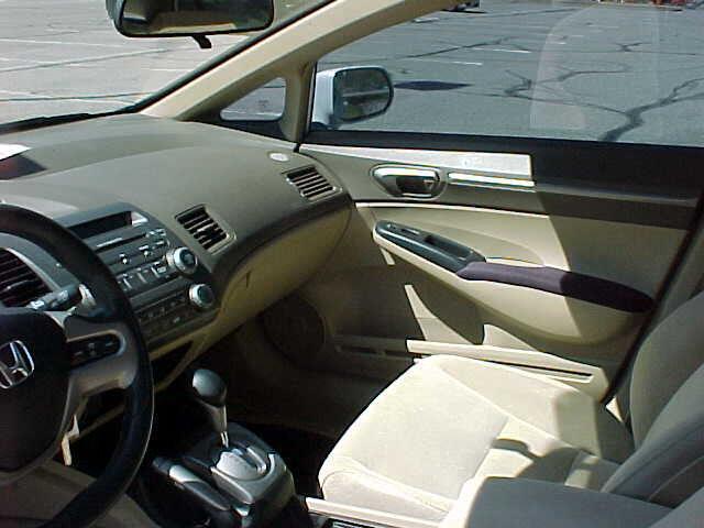 Photo of 2007 White Honda Civic