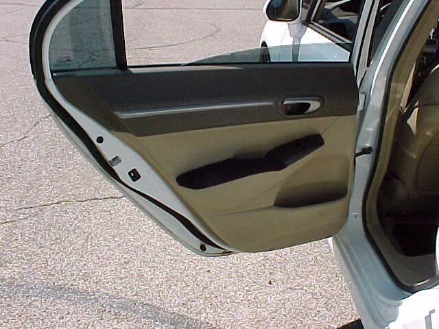 Photo of 2007 White Honda Civic